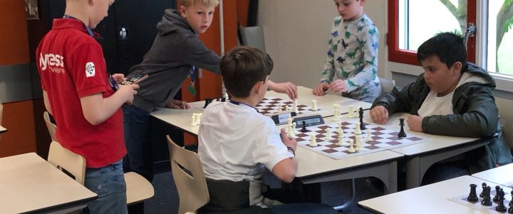 Gorinchem Beweegt op bezoek bij de Schaakschool